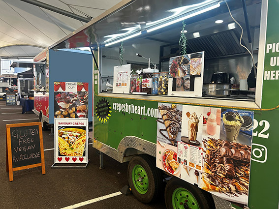 Truck for web